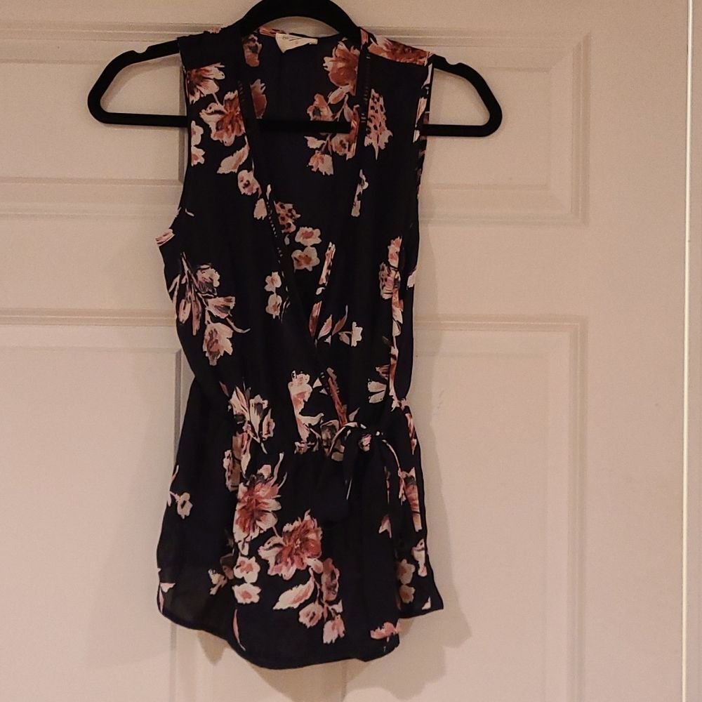 Sienna Sky Dark blue floral sleeveless blouse S
